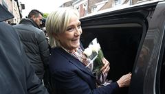 Krajn pravicová kandidátka Marine Le Penová v den druhého kola prezidentských...