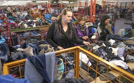 Svtová organizace Fashion Revolution uvádí, e zákazníci tetinu nov...