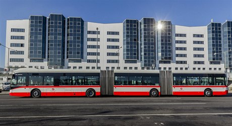 Dopravní podnik v Praze testoval tílánkový autobus znaky Van Hool nkolik...