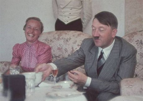 Adolf Hitler svými zvyky asto okoval okolí i pi stolování.