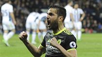 Cesc Fabregas z Chelsea slaví branku spoluhráče Michy Batshuayio. | na serveru Lidovky.cz | aktuální zprávy