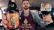 Sládek Jakub Lojín se vzorkem piva | na serveru Lidovky.cz | aktuální zprávy
