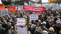 Vce ne 10 tisc lid v nedli vyrazilo do ulic Moskvy, aby zde protestovali...