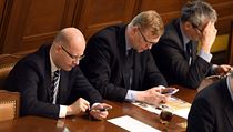 Zleva předseda vlády Bohuslav Sobotka, místopředseda vlády pro vědu a výzkum... | na serveru Lidovky.cz | aktuální zprávy