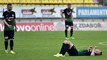 Zklamaní hráči Příbrami po konci utkání s Brnem. | na serveru Lidovky.cz | aktuální zprávy