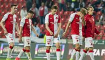Zklamaní hráči Slavie po utkání s Duklou, které skončilo remízou 2:2. | na serveru Lidovky.cz | aktuální zprávy