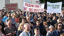 Demonstrace Proč? Proto!, která navazuje na protest proti prezidentu Miloši... | na serveru Lidovky.cz | aktuální zprávy