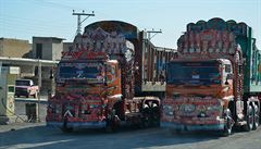Pákistántí kamioáci si na výzdob dávají poádn záleet a jsou na to taky...