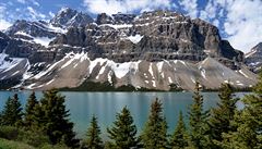 Bow Lake, Alberta. Úchvatná kanadská píroda. Hory, lesy, jezera, spousta...