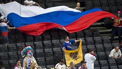 MS v hokeji 2017, Rusko vs. esko: rutí fanouci rozvinuli státní vlajku.