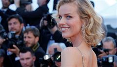 Hvzdy v Cannes: eská modelka Eva Herzigová.