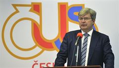 Pedseda eské unie sportu (US) Miroslav Jansta hovoí na valné hromad.