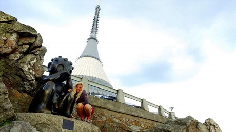 Na vrcholu Jetdu si mete dopát obd s výhledem na Liberec