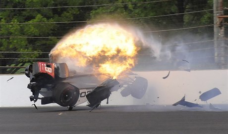 Nehoda Sebastiena Bourdaise z Francie pi kvalifikaci na Indy 500.