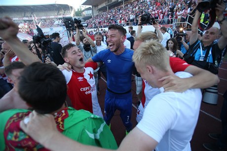 Fotbalisté Slavie v mistrovském opojení.