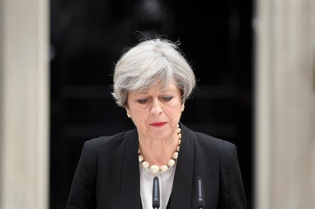 Britská premiérka Theresa Mayová pi svém projevu o útoku v manchesterské...