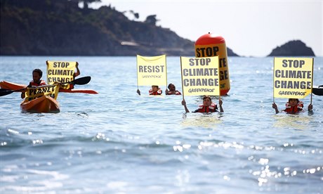 Demonstrace pi summitu G7 v Giardini Naxos - Greenpeace aktivisté se zasazují...