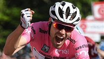 Nizozemec Tom Dumoulin slaví vítězství ve 14. etapě Gira. | na serveru Lidovky.cz | aktuální zprávy