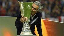 Finále Evropské ligy 2017 - Manchester United vs. Ajax: Jose Mourinho s trofejí... | na serveru Lidovky.cz | aktuální zprávy