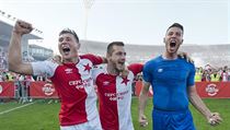 Mistrovsk oslavy fotbalist Slavie, zleva Jan Boil, Michael Lfter a brank...