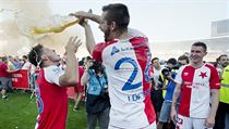 Hráči Slavie Jan Bořil (vlevo) a Michael Lüfter (uprostřed) slaví mistrovský... | na serveru Lidovky.cz | aktuální zprávy