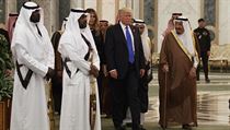Trump je v Saúdské Arábii, chce vyzvat k boji proti radikálům Trump je v Saúdské Arábii, chce vyzvat k boji proti radikálům