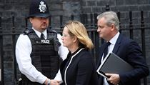 Ministryn vnitra Amber Ruddov pichz do ulice Downing Street na krizov...