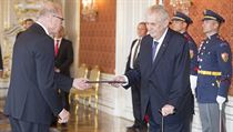 Prezident Miloš Zeman (vpravo) jmenoval 24. května na Pražském hradě poslance... | na serveru Lidovky.cz | aktuální zprávy