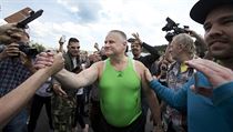 Jiří Kajínek se zdraví se svými fanoušky. | na serveru Lidovky.cz | aktuální zprávy