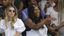 Thotn Serena Williamsov sleduje svoji sestru Venus na French Open.