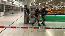 Policie ČR během nočního cvičení v OC Metropole Zličín. | na serveru Lidovky.cz | aktuální zprávy