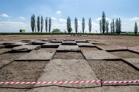 Archeologové, kteí od dubna provádjí záchranný výzkum na míst budoucí...