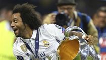 Obránce Realu Madrid Marcelo slaví s trofejí pro vítěze Ligy mistrů. | na serveru Lidovky.cz | aktuální zprávy