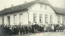 Pláňská škola, její žáci a zaměstnanci v roce 1910 | na serveru Lidovky.cz | aktuální zprávy