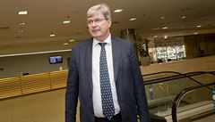 Předseda České unie sportu Miroslav Jansta přichází na valnou hromadu Fotbalové... Předseda České unie sportu Miroslav Jansta přichází na valnou hromadu Fotbalové...
