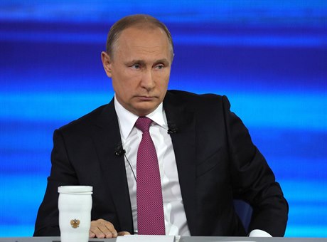 Ruský prezident Vladimir Putin pi kadoroní televizní debat.