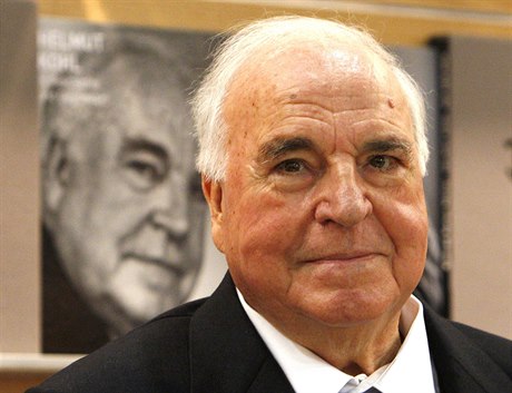 Helmut Kohl zemel ve vku 87 let.