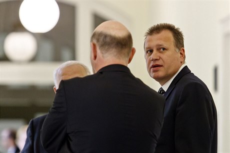 Exnámstek ministra práce Vladimír ika (vlasy na jeka) a exeditel odboru...
