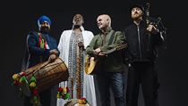 Afro Celt Sound System (Simon Emmerson druhý zprava) | na serveru Lidovky.cz | aktuální zprávy
