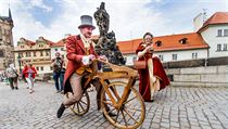 Historické kolo na Karlovo mostě - 200 let od vynálezu jízdního kola. | na serveru Lidovky.cz | aktuální zprávy