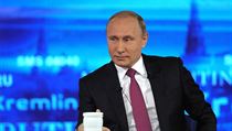 Vladimir Putin odpovídá na dotaz při každoroční televizní debatě. | na serveru Lidovky.cz | aktuální zprávy