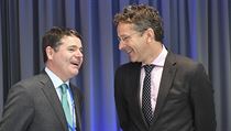 Nizozemský ministr financí Jeroen Dijsselbloem (napravo) a irský ministr... | na serveru Lidovky.cz | aktuální zprávy
