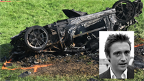 Modrátor Richard Hammond a vrak auta, z něhož se mu podařilo vyváznout. | na serveru Lidovky.cz | aktuální zprávy