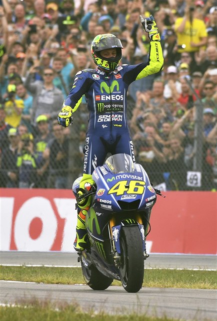 Valentino Rossi slaví dalí triumf.