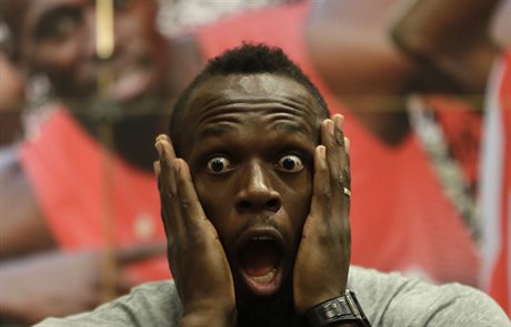 Usain Bolt na tiskové konferenci Zlaté tretry pedvedl nkolik úsmvných grimas.