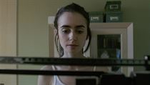 Snímek to the Bone (2017). Lily Collinsová jako anorektička Ellen. | na serveru Lidovky.cz | aktuální zprávy
