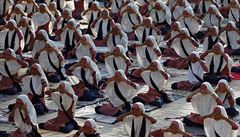 Podle indického premiéra Narendra Modi jóga propojuje tlo, dui a mysl.