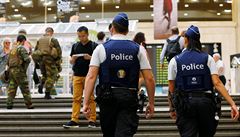 Policisté po operaci na hlavním nádraí v Bruselu, kde byl sebevraedný...