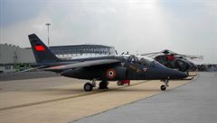 Lehký bitevní a cviný letoun Alpha Jet ve slubách francouzského letectva.