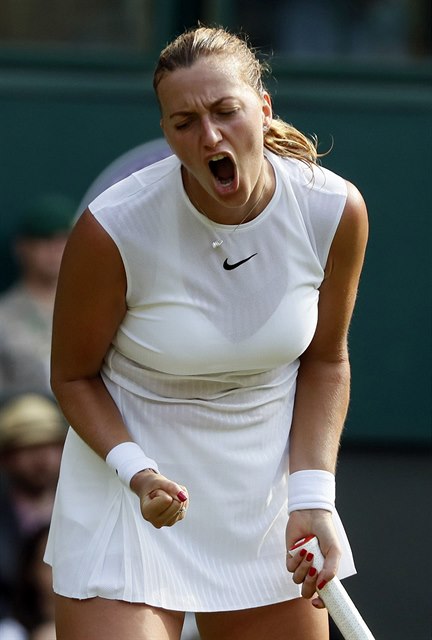 Wimbledon 2017: Petra Kvitová po jednom z vítzných mík.